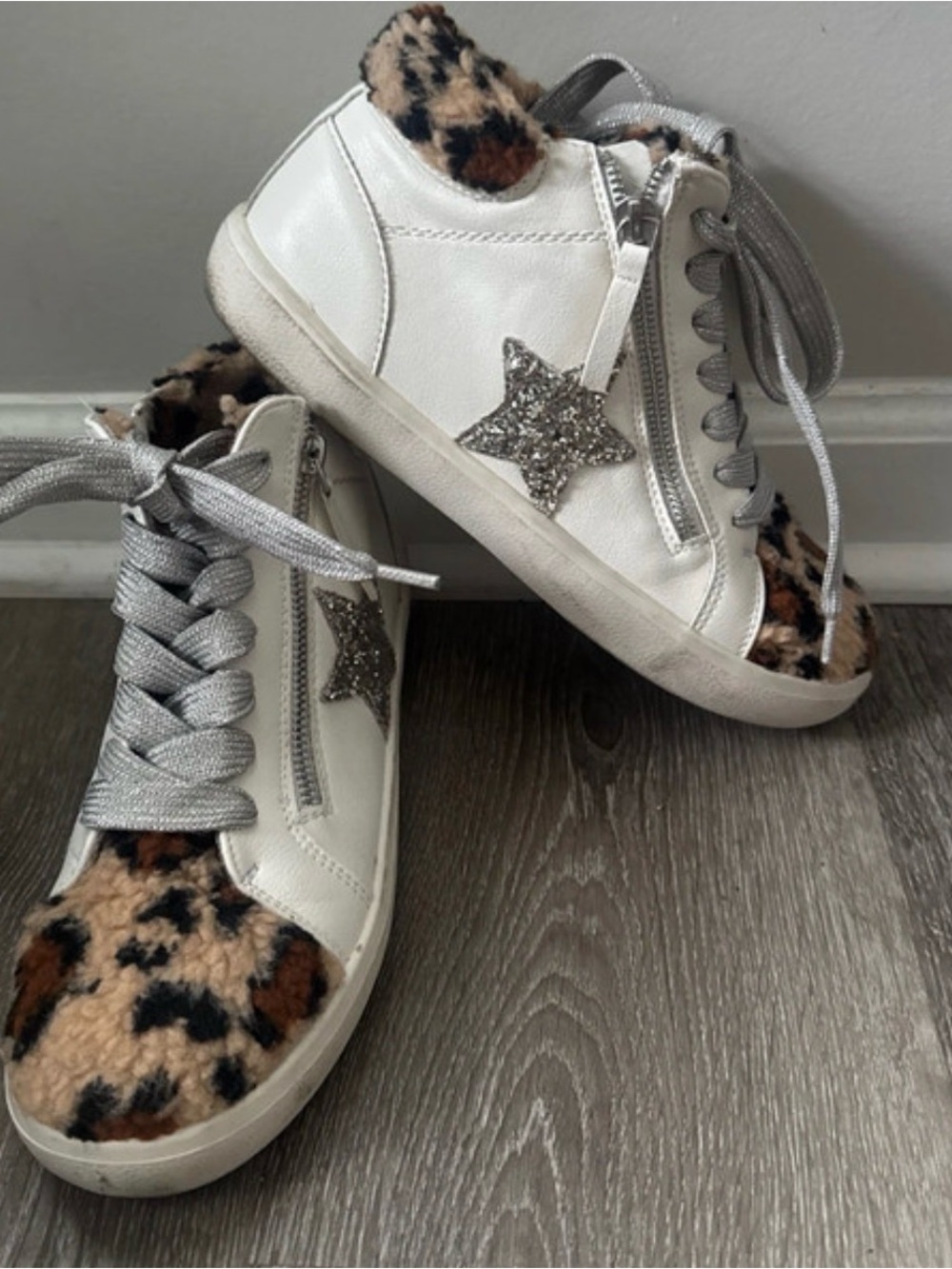 UNIONBAY White High-Top Sneakers with Leopard Faux Fur and Silver Star